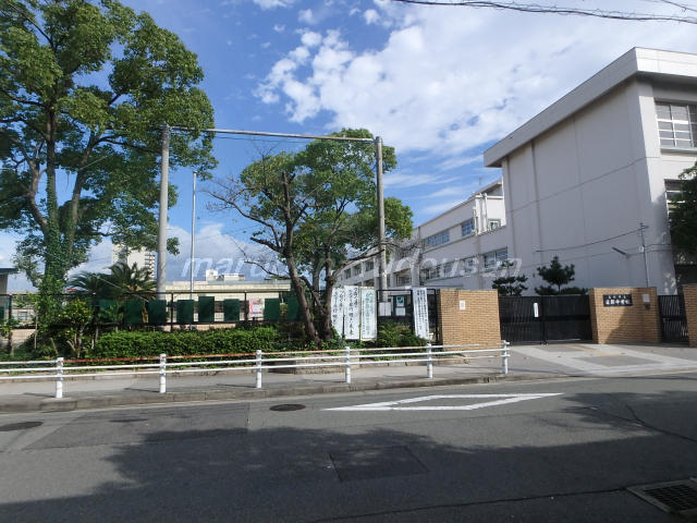 日新中学校